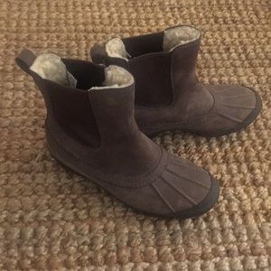 New UGG Duck Boots- sz.6